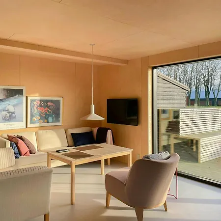 Дом отдыха With View Of Helnaes Bay