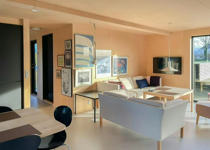 Дом отдыха With View Of Helnaes Bay *