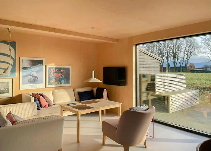 Дом отдыха With View Of Helnaes Bay