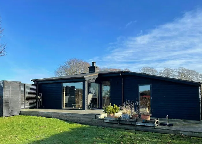 Дом отдыха With View Of Helnaes Bay