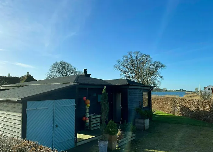 With View Of Helnaes Bay Дом отдыха Harby