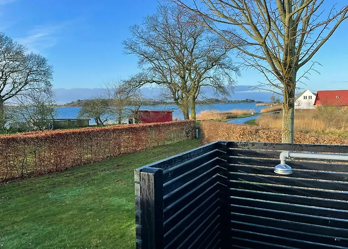 With View Of Helnaes Bay Дом отдыха Harby