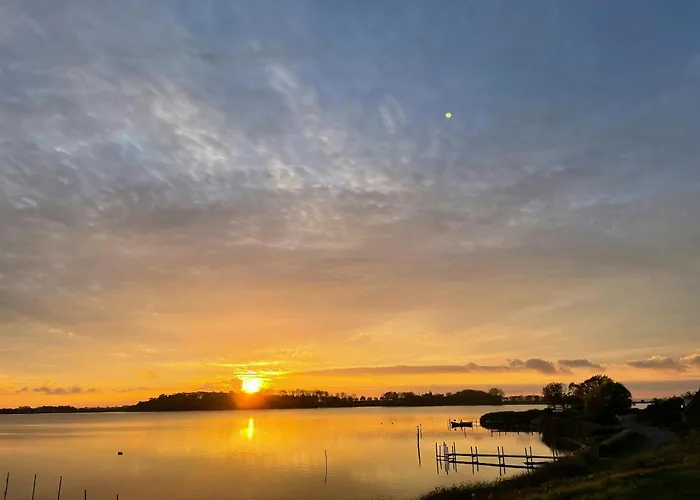 Дом отдыха With View Of Helnaes Bay